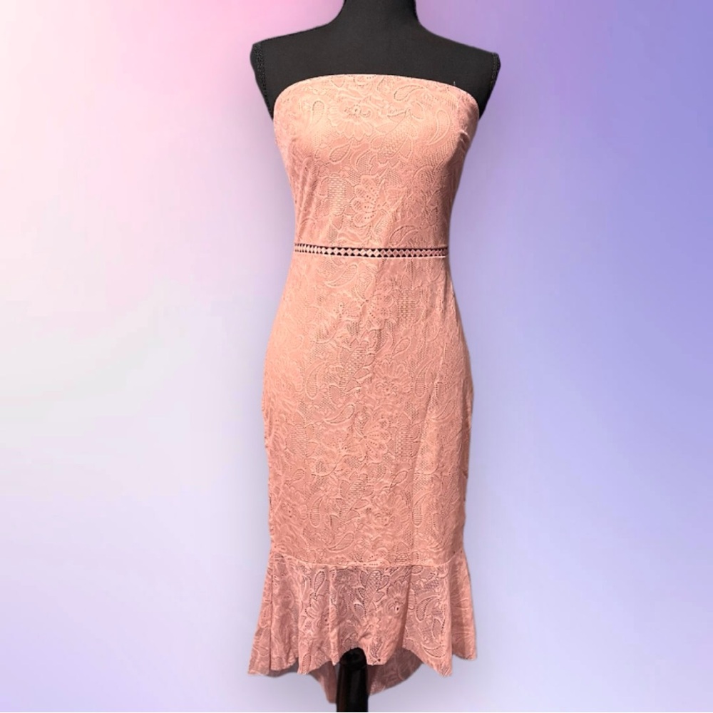 Elegant Pink Strapless Lace Dress